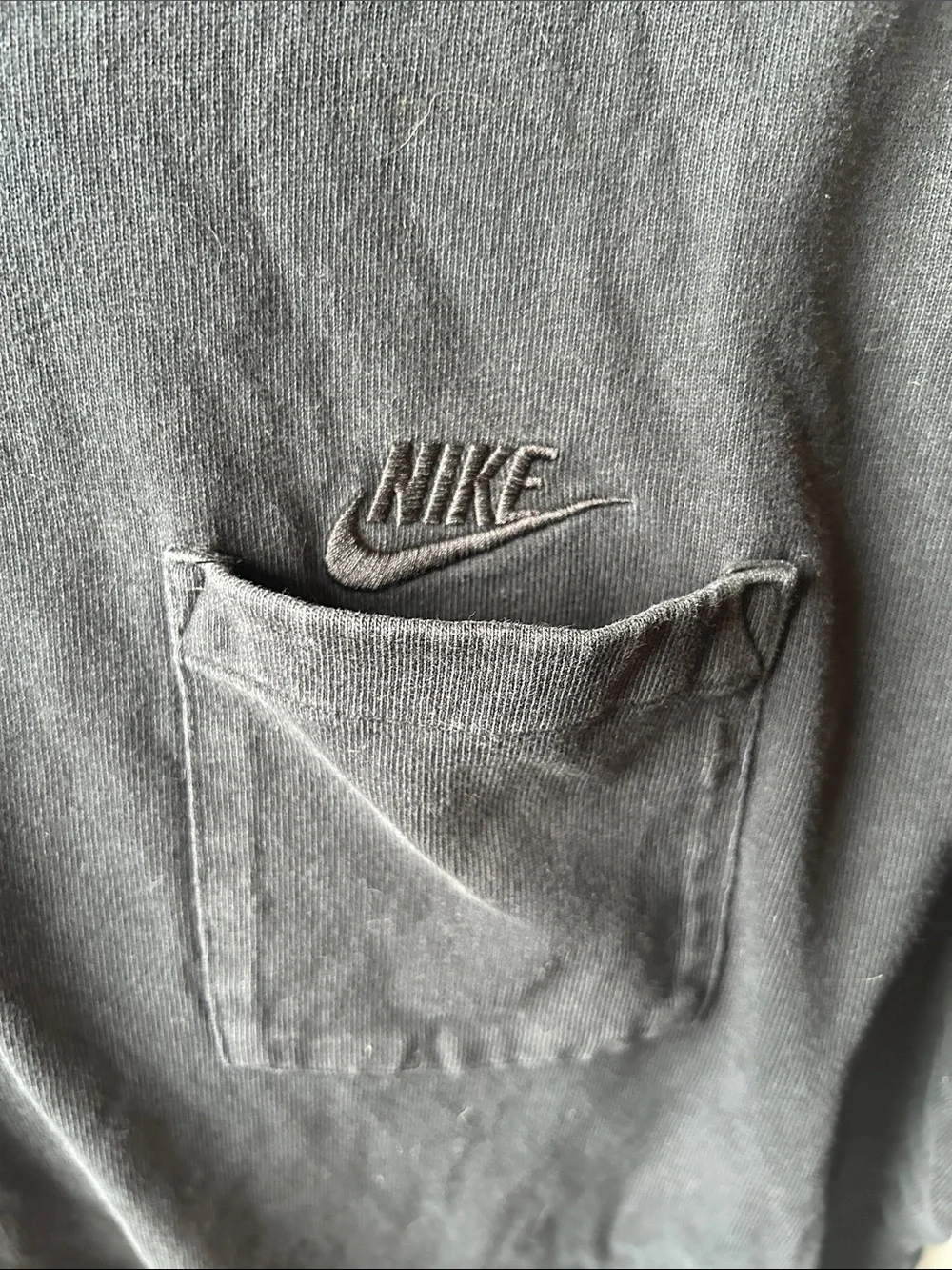 Nike Men’s Black Long-Sleeve Pocket Tee size M
